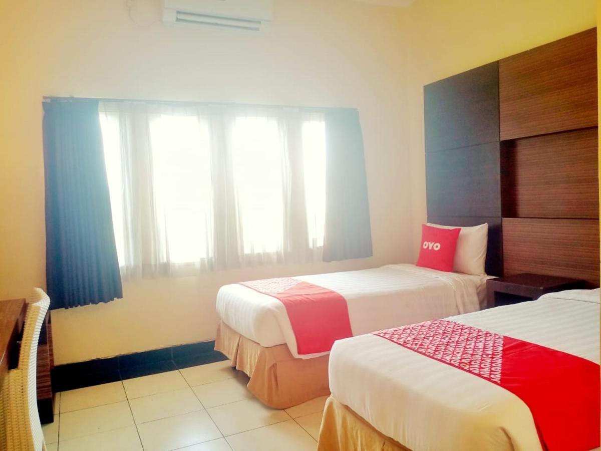 Oyo 90102 Edotel Hotel By Dbest Hospitality Bandung Exterior foto
